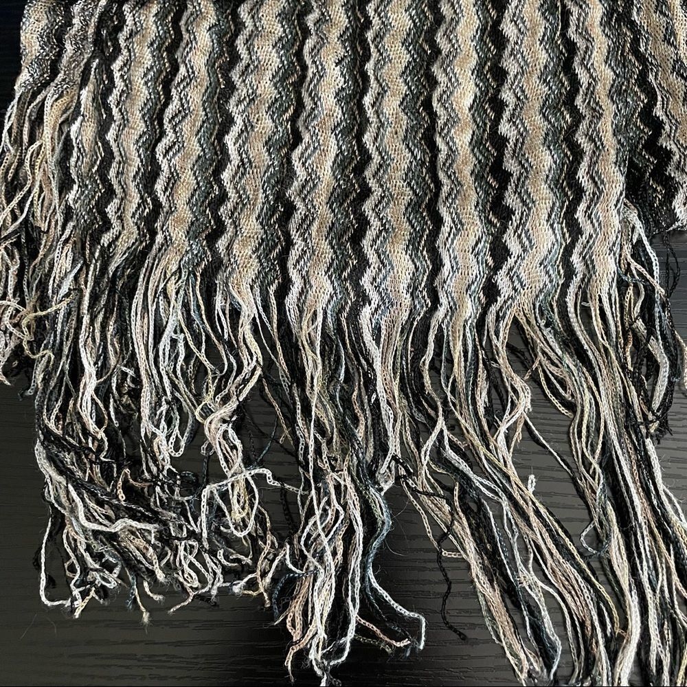 Zigzag Metallic Knit Long Thin Neutral Scarf with Fringe - Picture 6 of 7